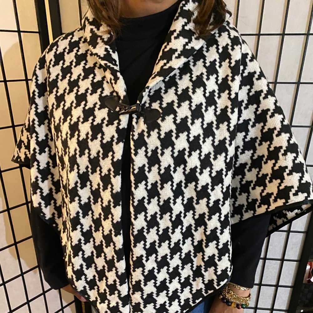 Brand New Houndstooth Black and White Poncho fits up to a 2X